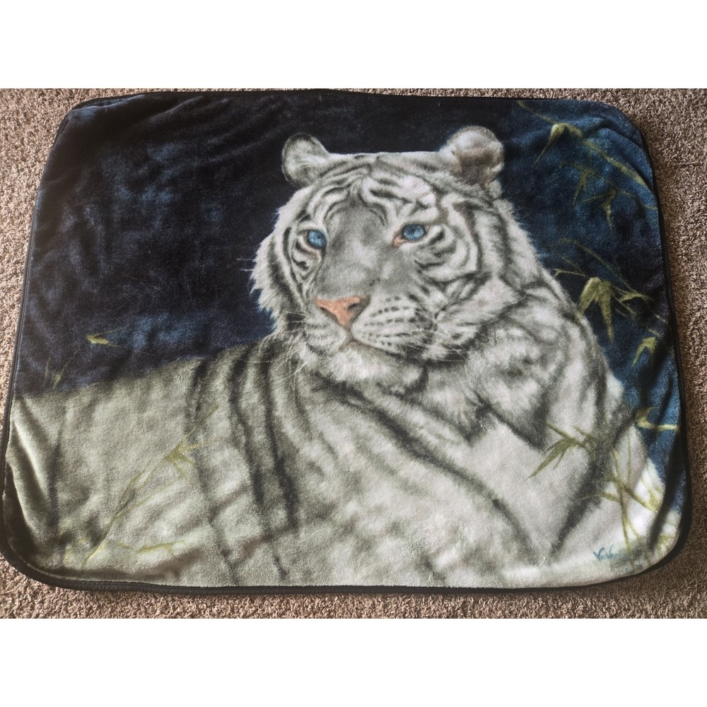 Wild Frontier White Tiger Plush Throw Blanket Blue Eyes‎ Animal Print 48x60 Soft